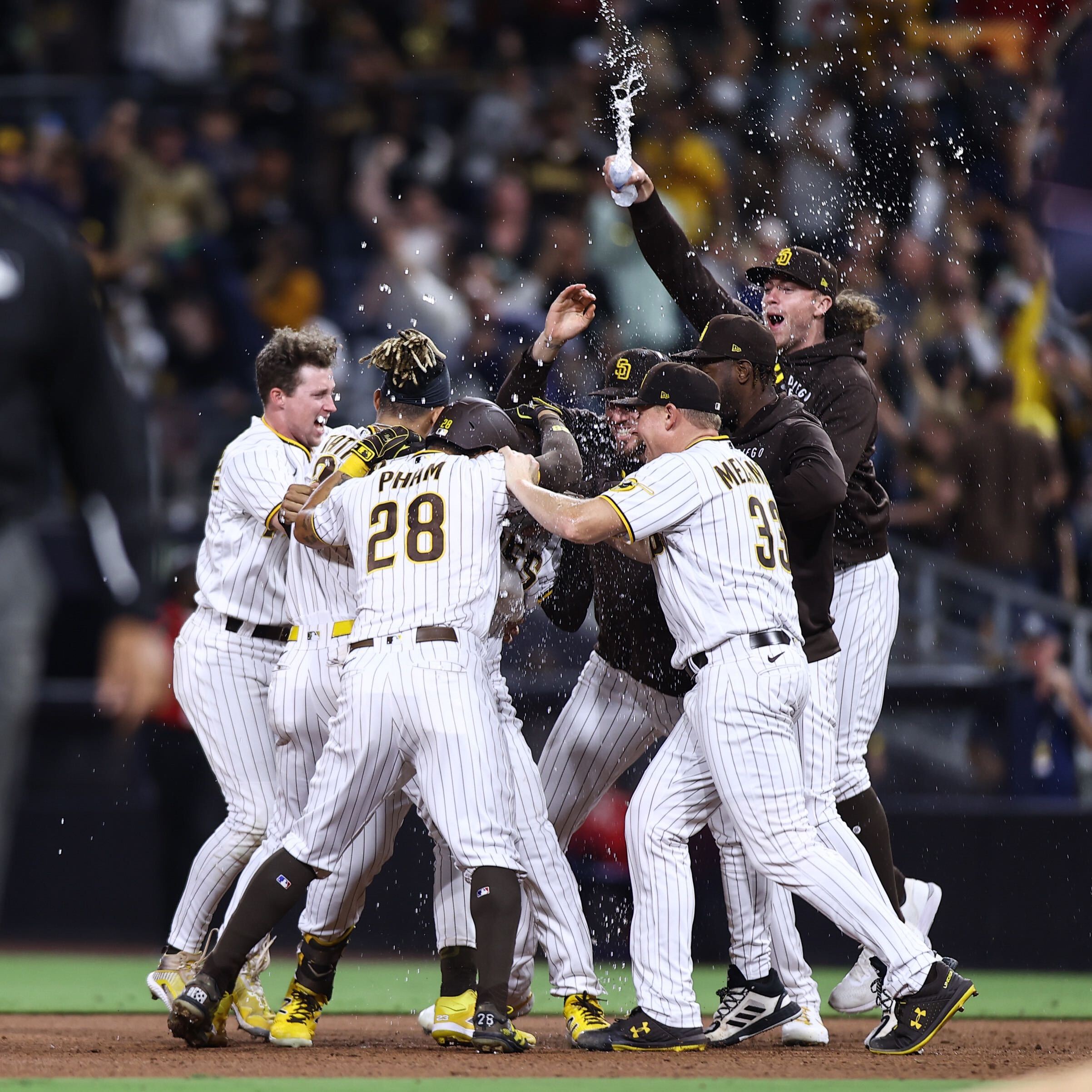 Padres' Comeback Win: Fight Back Against Cubs Padres' Comeback Win: Fight Back Against Cubs