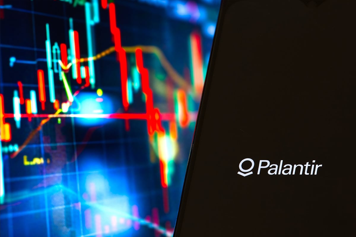 Palantir Stock Down 30%: Is This A Buying Opportunity?