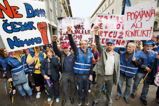 Papež: Stanje Stabilno, Zdravniki Previdni Glede Prihodnosti Papež: Stanje Stabilno, Zdravniki Previdni Glede Prihodnosti