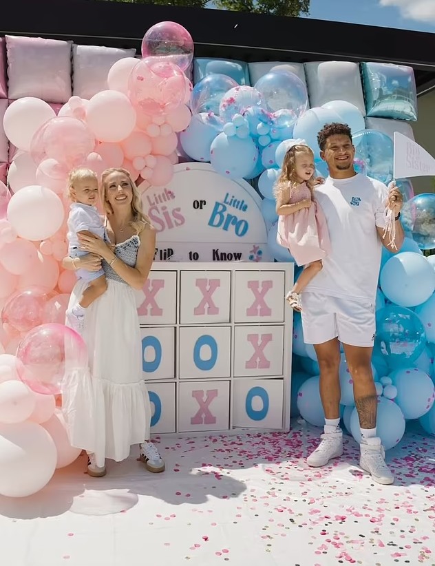 Peppa Pig's Parents Host Gender Reveal Party: Meet The New Addition Peppa Pig's Parents Host Gender Reveal Party: Meet The New Addition