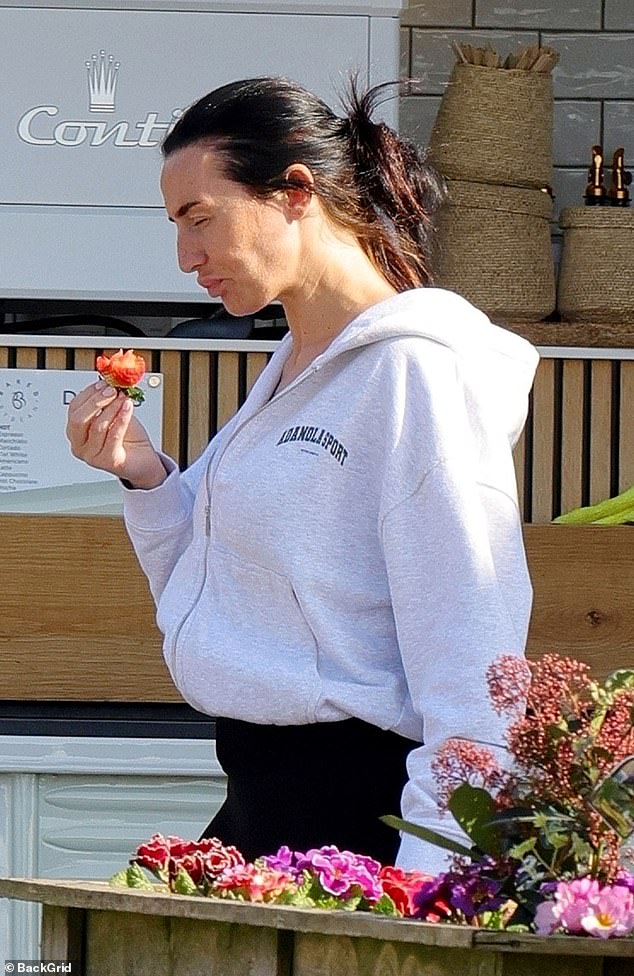Post-Night Out: Annie Kilner Steps Out Without Wedding Ring Post-Night Out: Annie Kilner Steps Out Without Wedding Ring