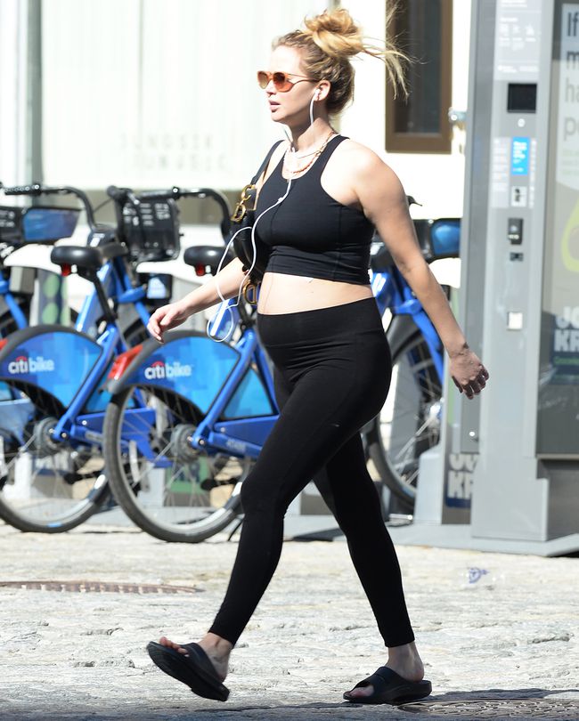 Pregnant Jennifer Lawrence Spotted In NYC: Baby Bump Reveal Pregnant Jennifer Lawrence Spotted In NYC: Baby Bump Reveal