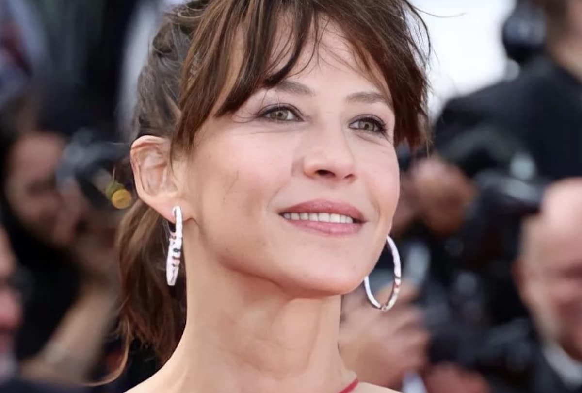 Première Parisienne D'Éric Antoine : Une Invitée Surprise Attire Tous Les Regards Première Parisienne D'Éric Antoine : Une Invitée Surprise Attire Tous Les Regards
