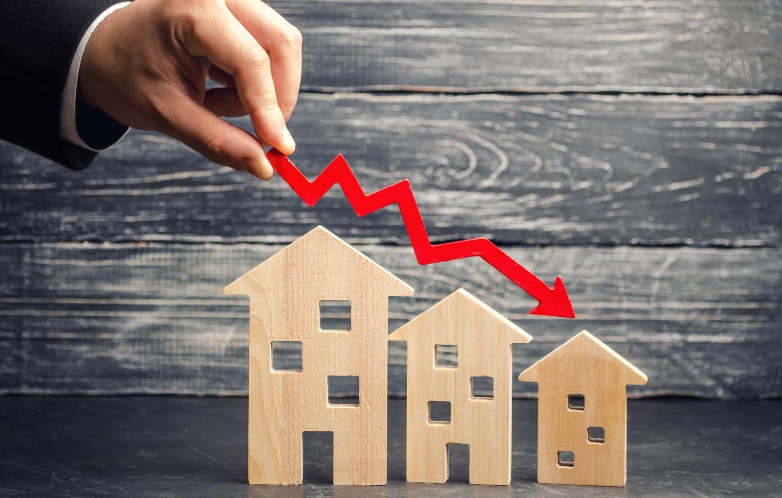 Real Estate Market Collapse: Home Sales Indicate Crisis Real Estate Market Collapse: Home Sales Indicate Crisis