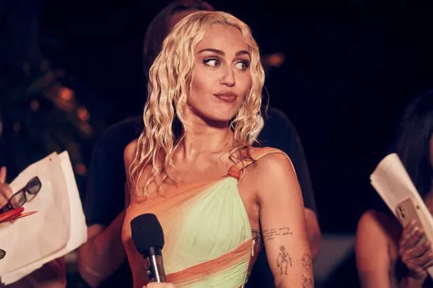 Rechtszaak Miley Cyrus: Hit Gelijkt Verdacht Veel Op Bruno Mars Hit Rechtszaak Miley Cyrus: Hit Gelijkt Verdacht Veel Op Bruno Mars Hit