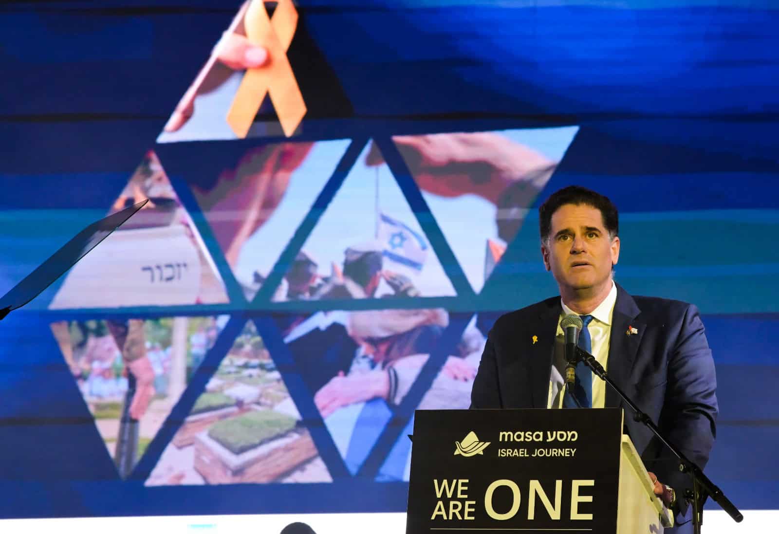 Record-Breaking English Yom HaZikaron Ceremony Hosted By Masa Israel Journey
