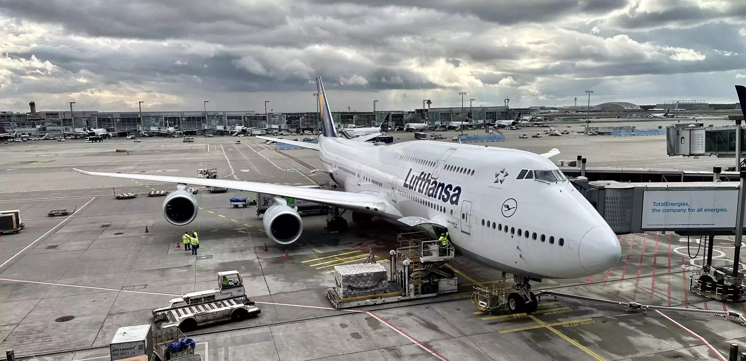 Report: Lufthansa Flight Flies Without Pilot After Co-pilot Collapses Report: Lufthansa Flight Flies Without Pilot After Co-pilot Collapses