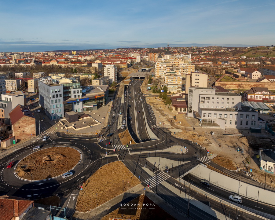 Revenirea Fraților Tate În România: Baie De Mulțime Și Defilare Prin Centrul Bucureștiului Revenirea Fraților Tate În România: Baie De Mulțime Și Defilare Prin Centrul Bucureștiului