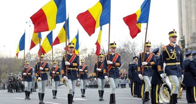 Revenirea Fraților Tate În România: Imagini De La Defilarea Prin București Revenirea Fraților Tate În România: Imagini De La Defilarea Prin București