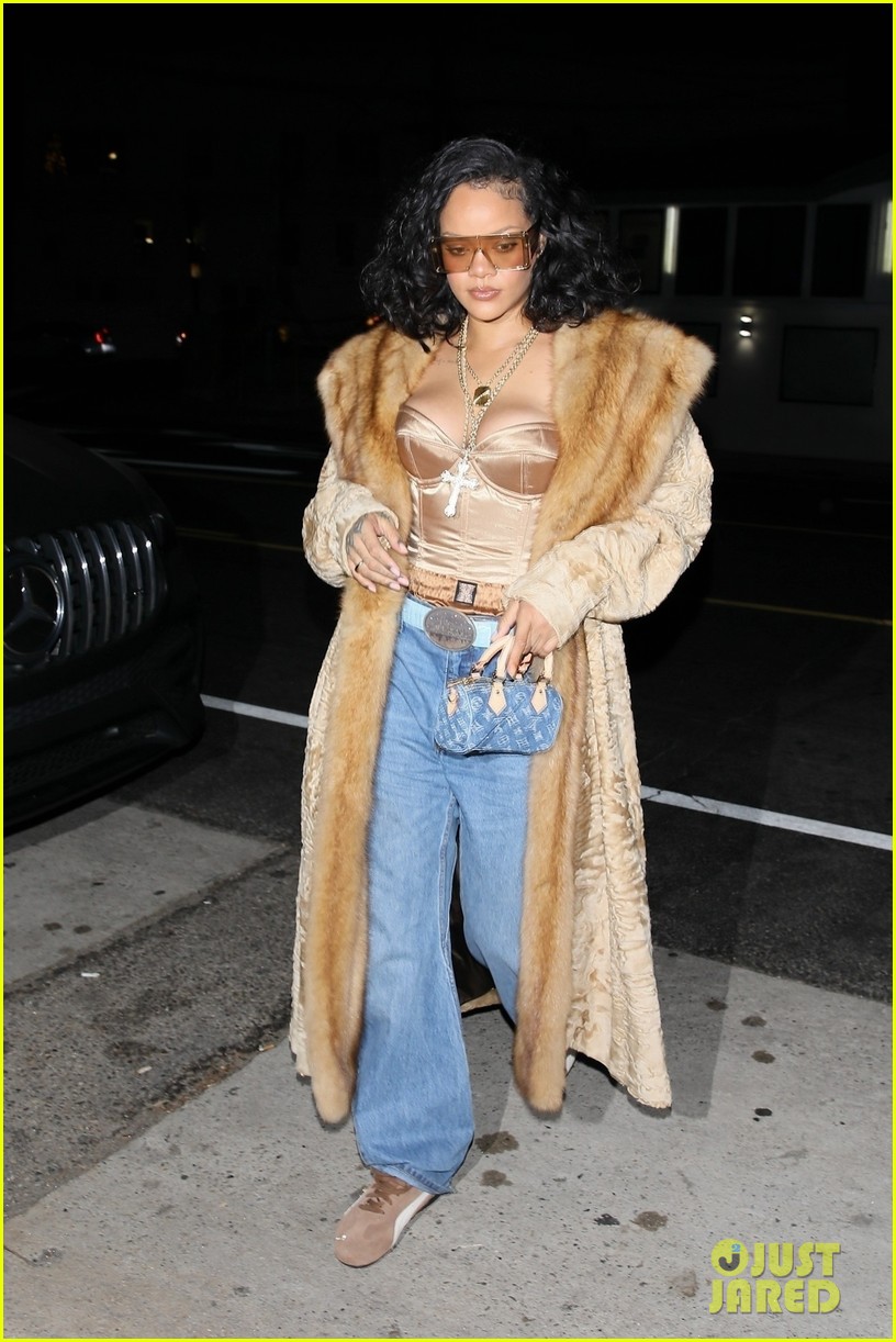 Rihanna Returns To Giorgio Baldi: Solo Dinner At Favorite Spot After Wildfires Rihanna Returns To Giorgio Baldi: Solo Dinner At Favorite Spot After Wildfires