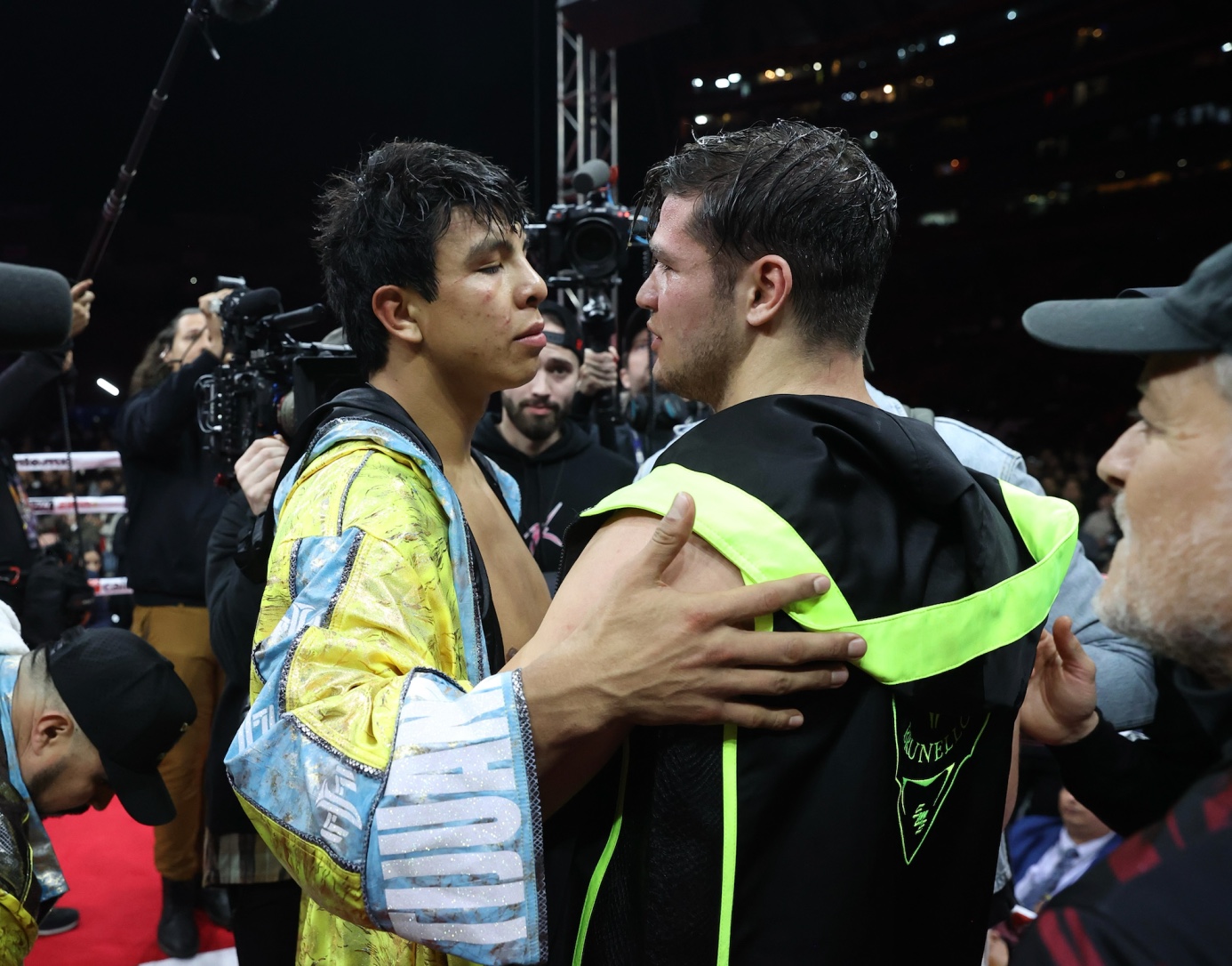Riyadh Rematch: Munguia Outpoints Surace Riyadh Rematch: Munguia Outpoints Surace