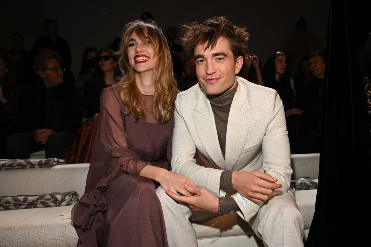 Robert Pattinson And Suki Waterhouse: Hand-in-Hand Amidst The Batman 2 Speculation Robert Pattinson And Suki Waterhouse: Hand-in-Hand Amidst The Batman 2 Speculation