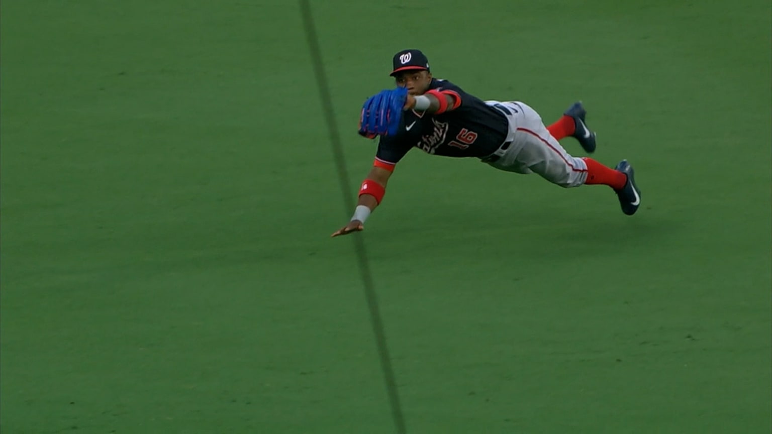 Robles' Diving Catch: Injury Mars Nationals' Loss To Giants Robles' Diving Catch: Injury Mars Nationals' Loss To Giants