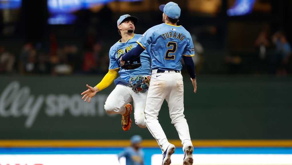 Royals' Dominant 11-1 Victory In Brewers' Home Opener
