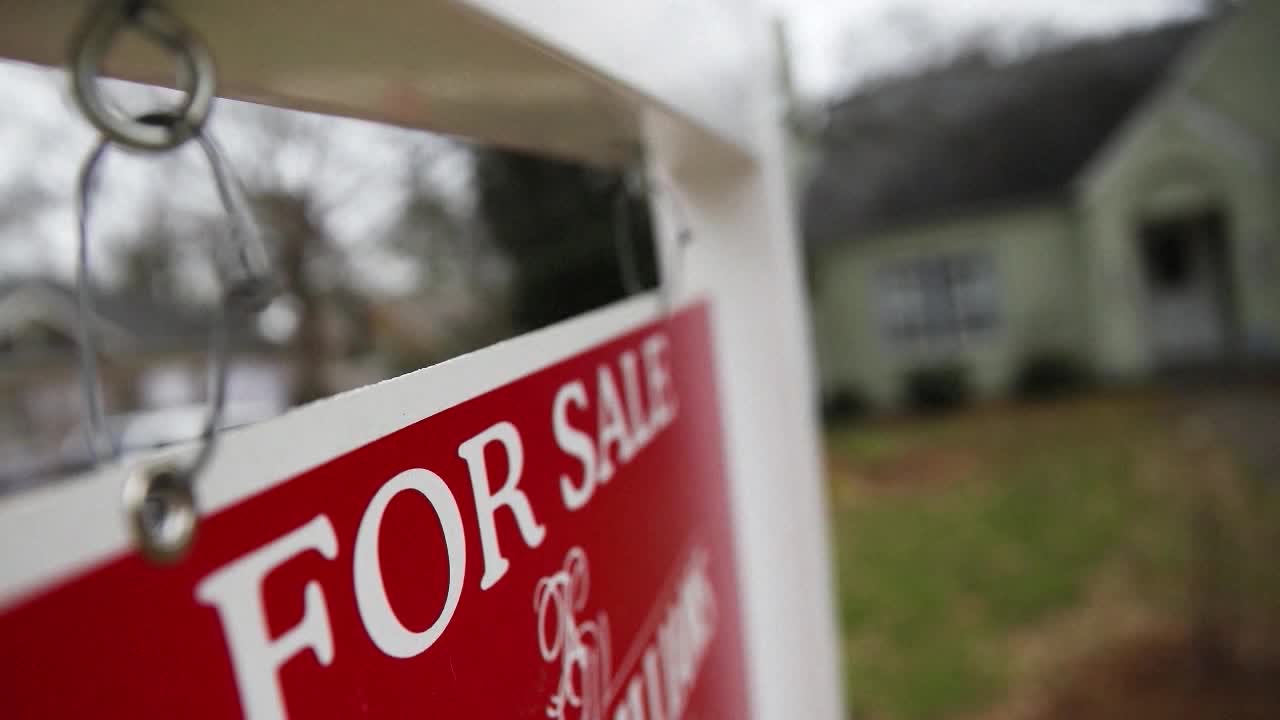 Sagging Housing Market: Realtors Report Crisis-Level Sales Sagging Housing Market: Realtors Report Crisis-Level Sales