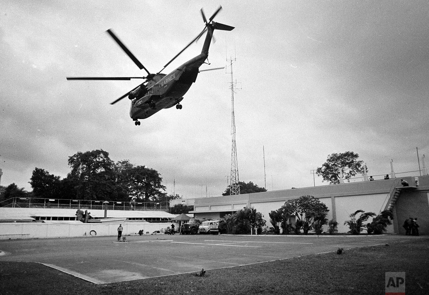 Saigon 1975: US Military Personnel Who Risked Their Careers To Rescue Civilians Saigon 1975: US Military Personnel Who Risked Their Careers To Rescue Civilians