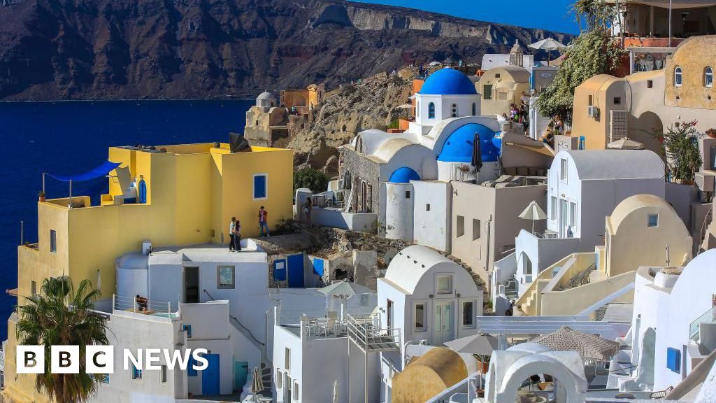 Santorini Earthquake Activity: Decreasing Tremors, Uncertain Future Santorini Earthquake Activity: Decreasing Tremors, Uncertain Future