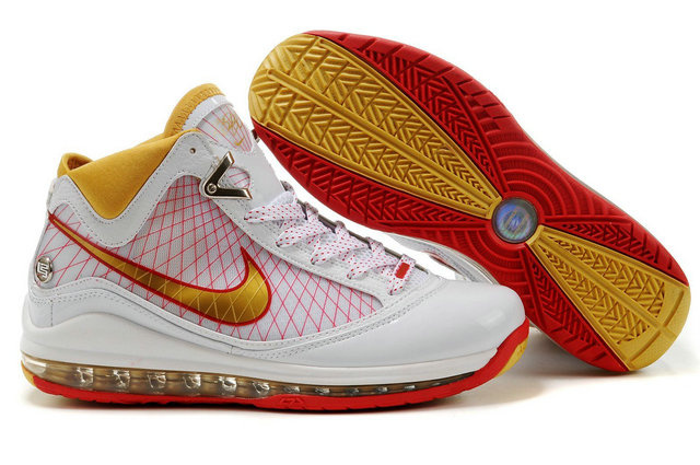 Save Big On Nike Sneakers: Revolve's Amazing Sale Save Big On Nike Sneakers: Revolve's Amazing Sale