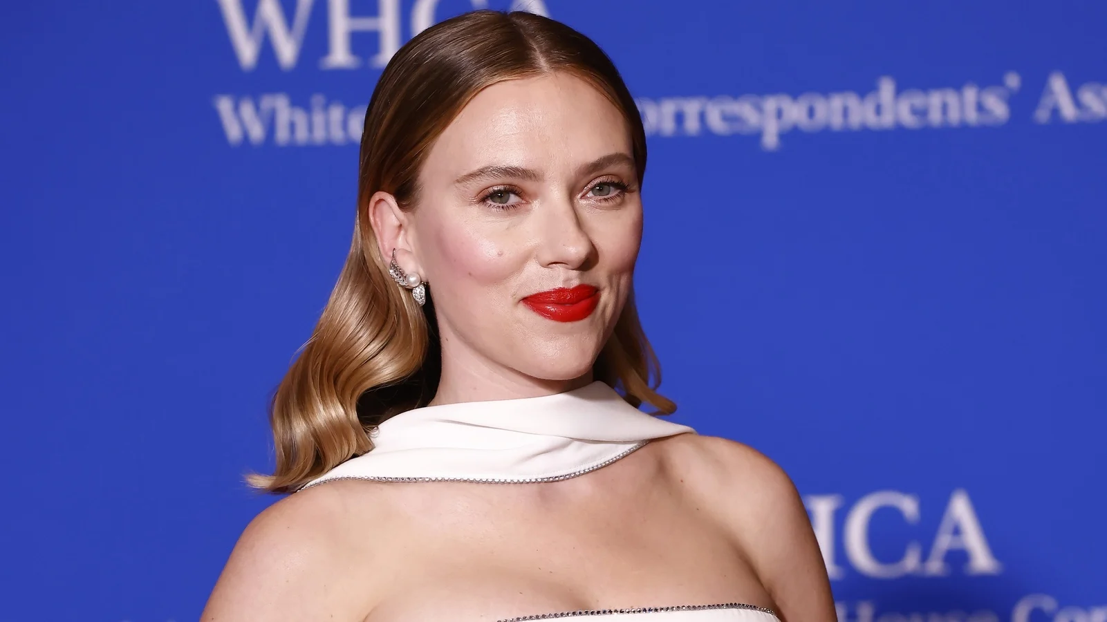 Scarlett Johansson's AI Voice Dispute: Clapping Back At OpenAI Scarlett Johansson's AI Voice Dispute: Clapping Back At OpenAI