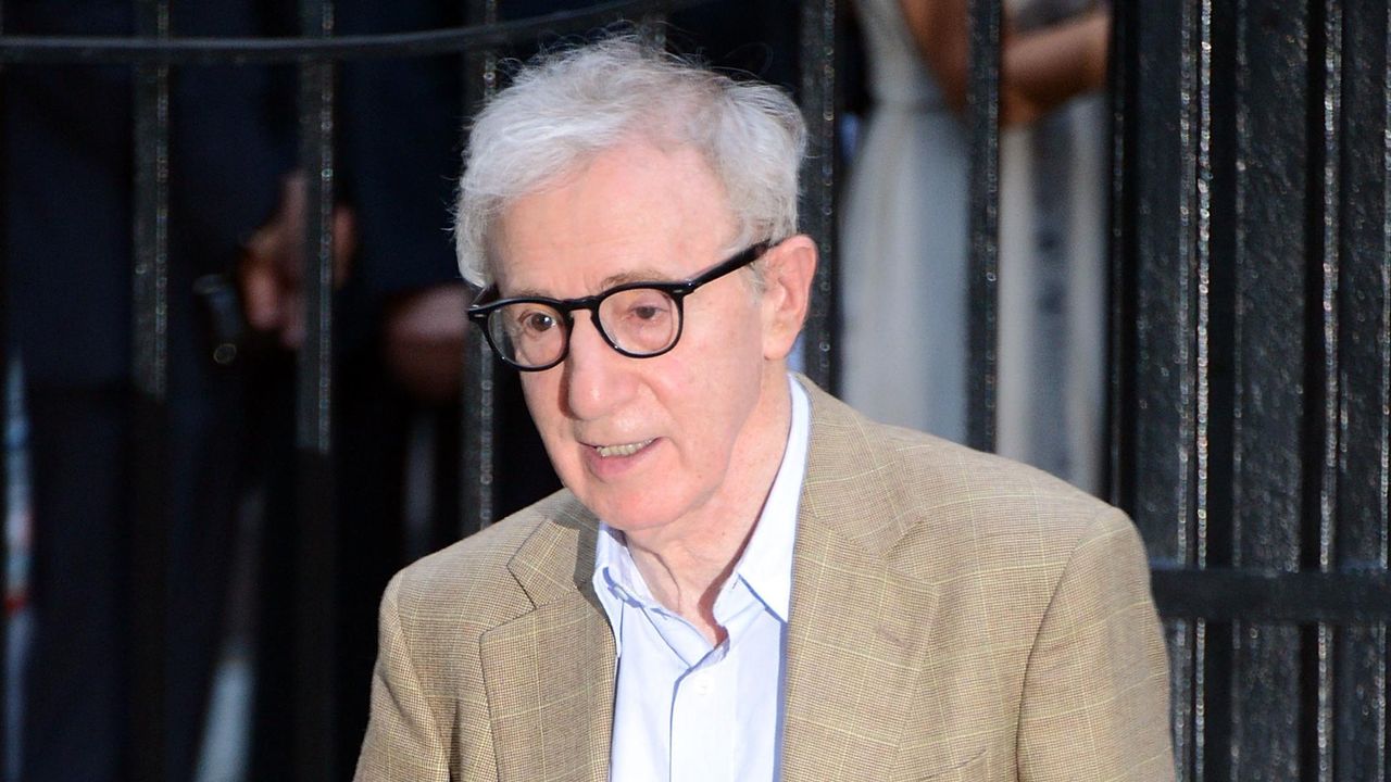Sean Penn Challenges Dylan Farrow's Accusations Against Woody Allen Sean Penn Challenges Dylan Farrow's Accusations Against Woody Allen