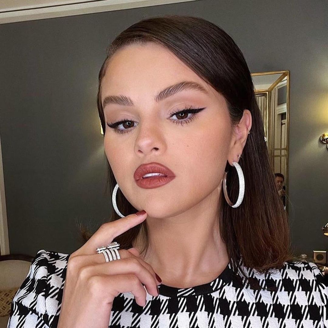 Selena Gomez's $3,000 Benny Blanco Diamond Ring Sold For Just $12 Selena Gomez's $3,000 Benny Blanco Diamond Ring Sold For Just $12