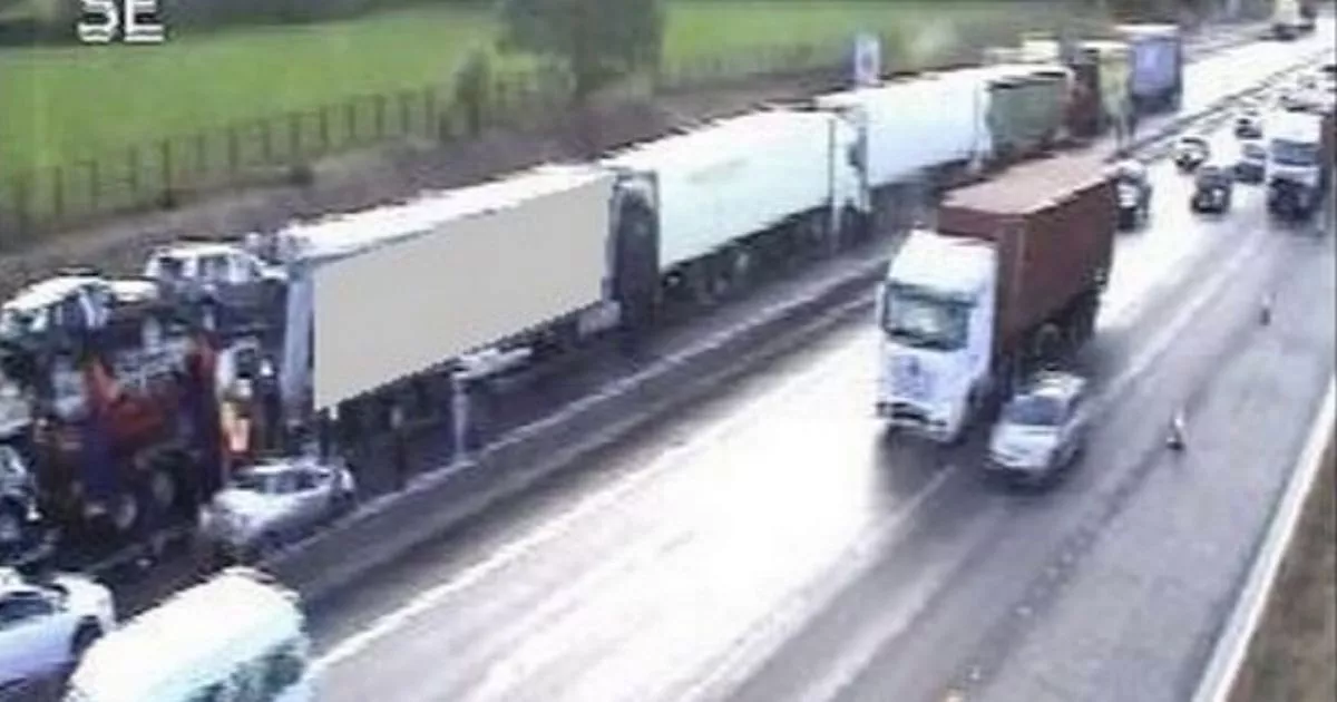 Serious M6 Crash Causes Extensive Traffic Disruption Serious M6 Crash Causes Extensive Traffic Disruption