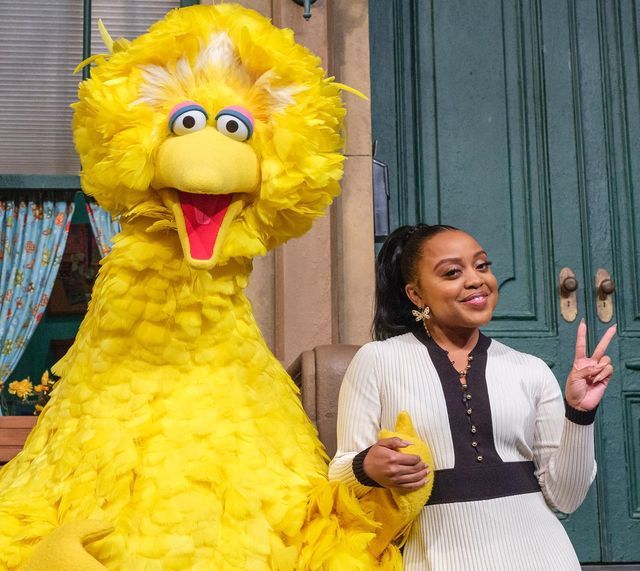 Sesame Street: SZA's New Song Promotes Gratitude With Elmo Sesame Street: SZA's New Song Promotes Gratitude With Elmo