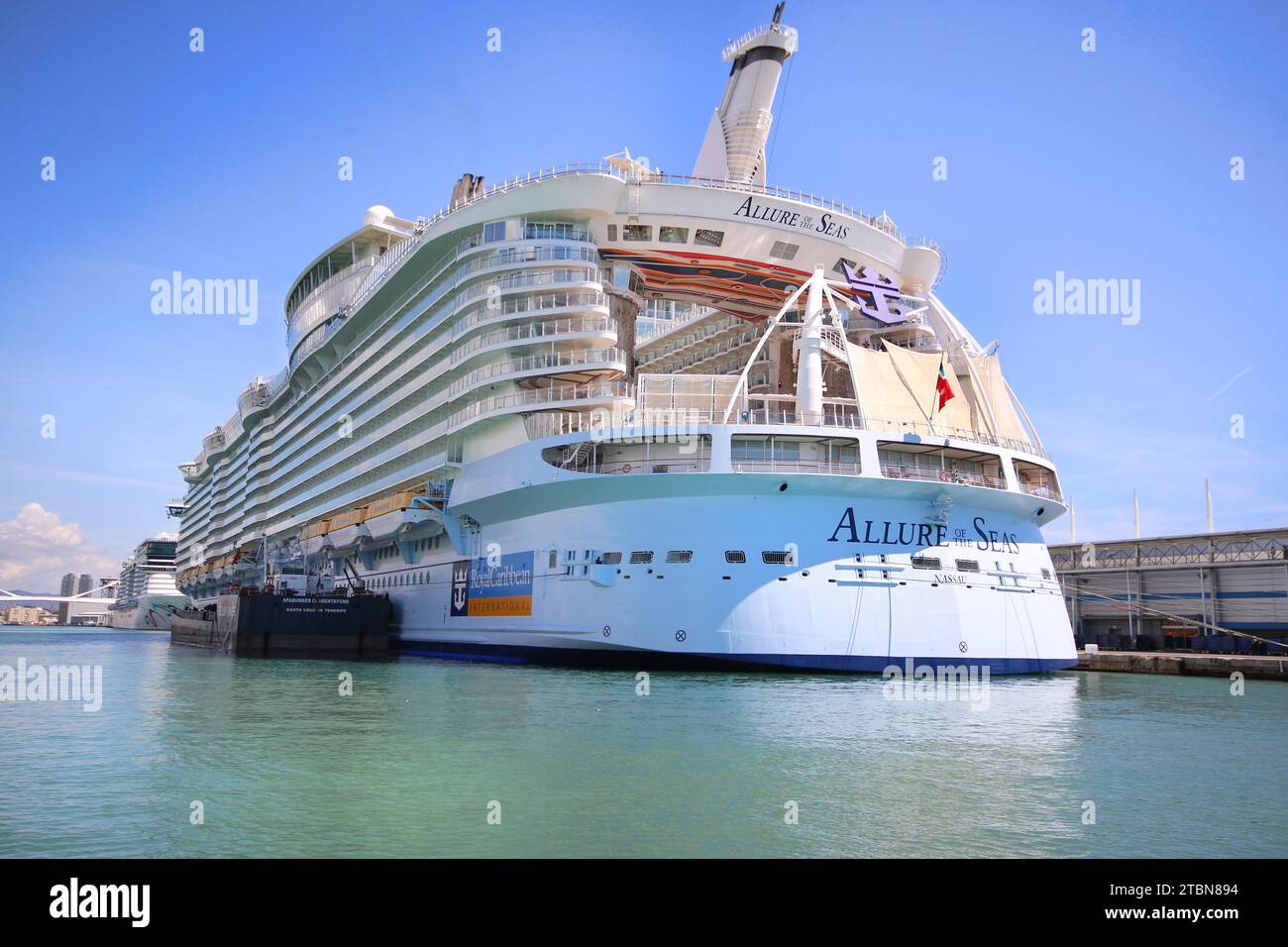 Shell's LNG Bunkering Operations: Servicing Cruise Ships In Barcelona Shell's LNG Bunkering Operations: Servicing Cruise Ships In Barcelona