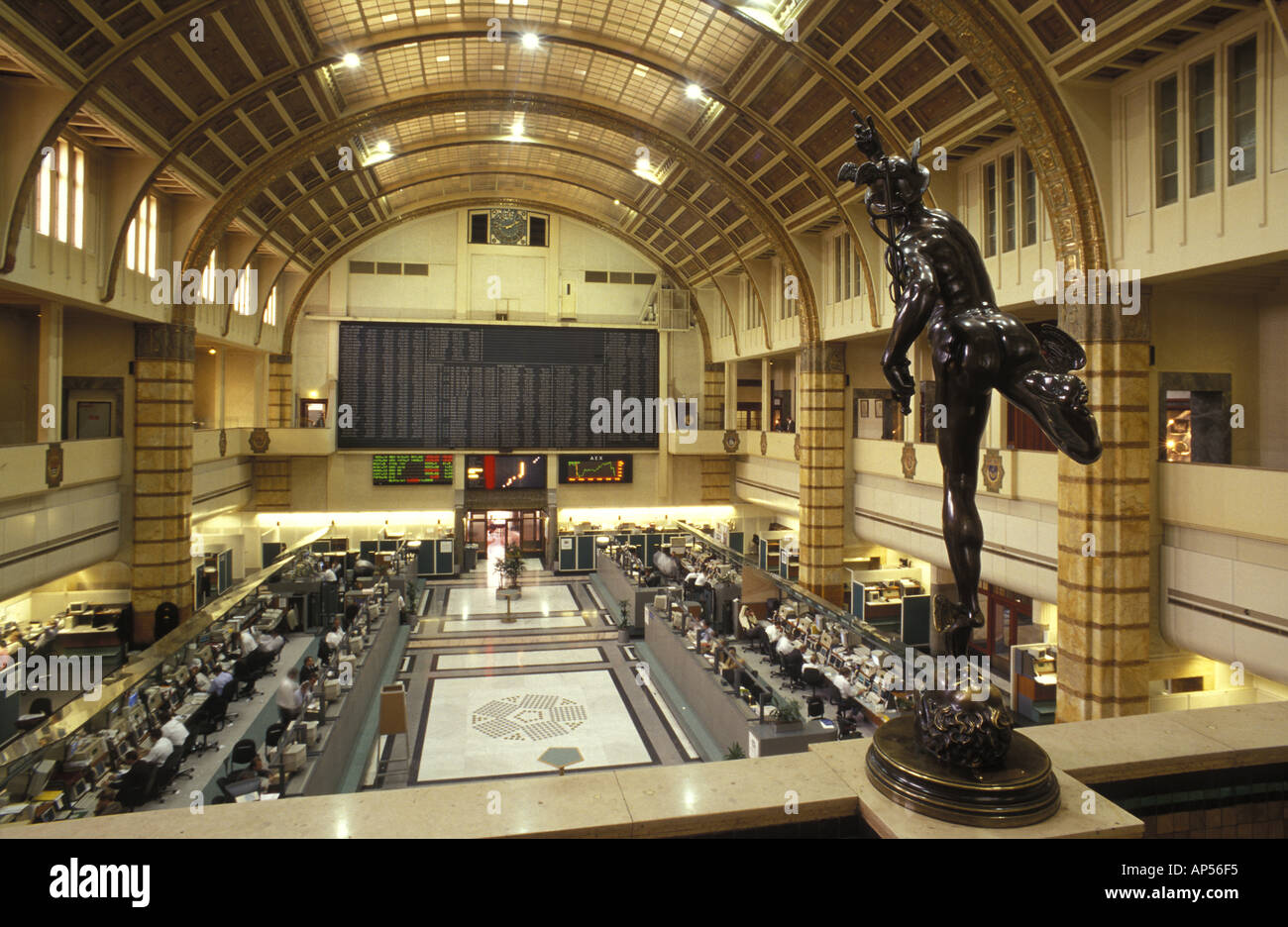Significant Fall In Amsterdam Stock Exchange: AEX Index At One-Year Low Significant Fall In Amsterdam Stock Exchange: AEX Index At One-Year Low