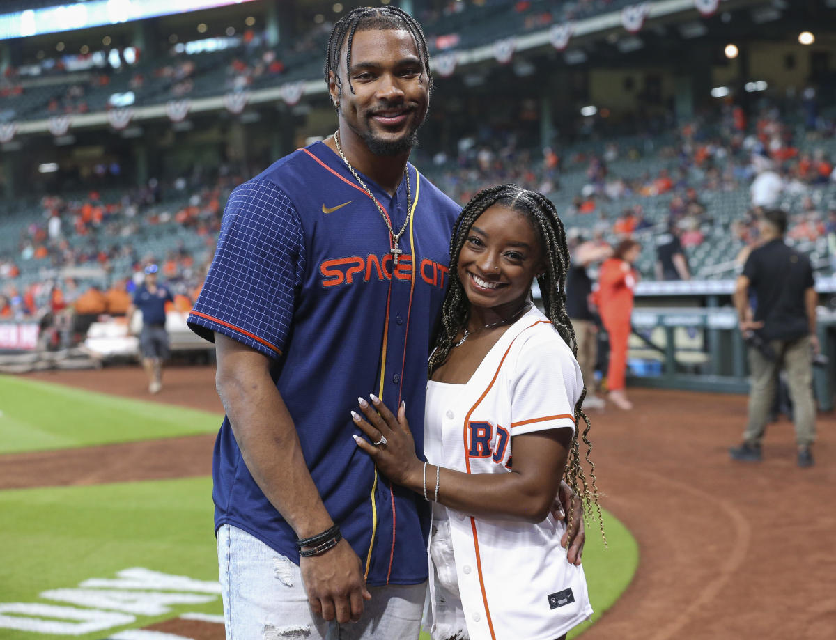 Simone Biles Buys Luxury Bags, Husband Jonathan Owens Offers Support: Fan Outrage Explained Simone Biles Buys Luxury Bags, Husband Jonathan Owens Offers Support: Fan Outrage Explained