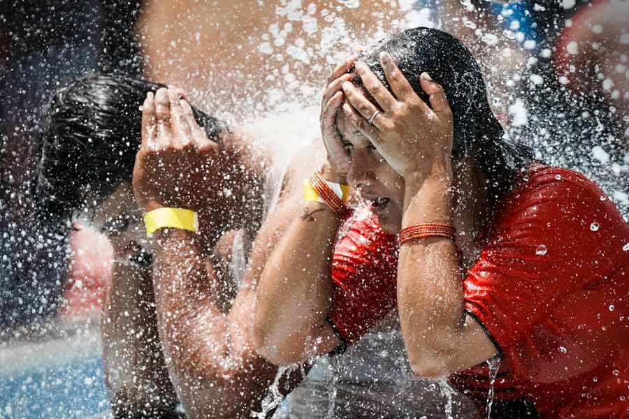 South Bengal Heatwave: Five Districts Face Extreme Heat South Bengal Heatwave: Five Districts Face Extreme Heat