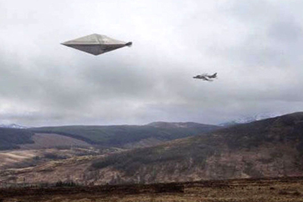 Spielberg's New UFO Movie: A Comparison To His Classic Alien Sci-Fi Films Spielberg's New UFO Movie: A Comparison To His Classic Alien Sci-Fi Films