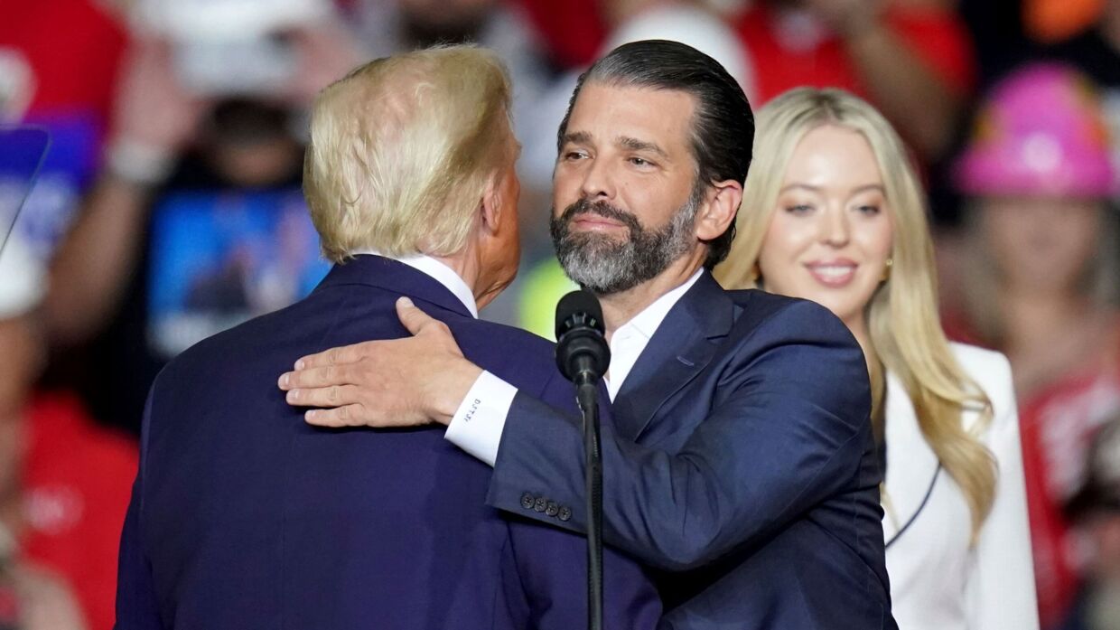 Stålgigant Overtaget Efter Trumps Godkendelse Stålgigant Overtaget Efter Trumps Godkendelse