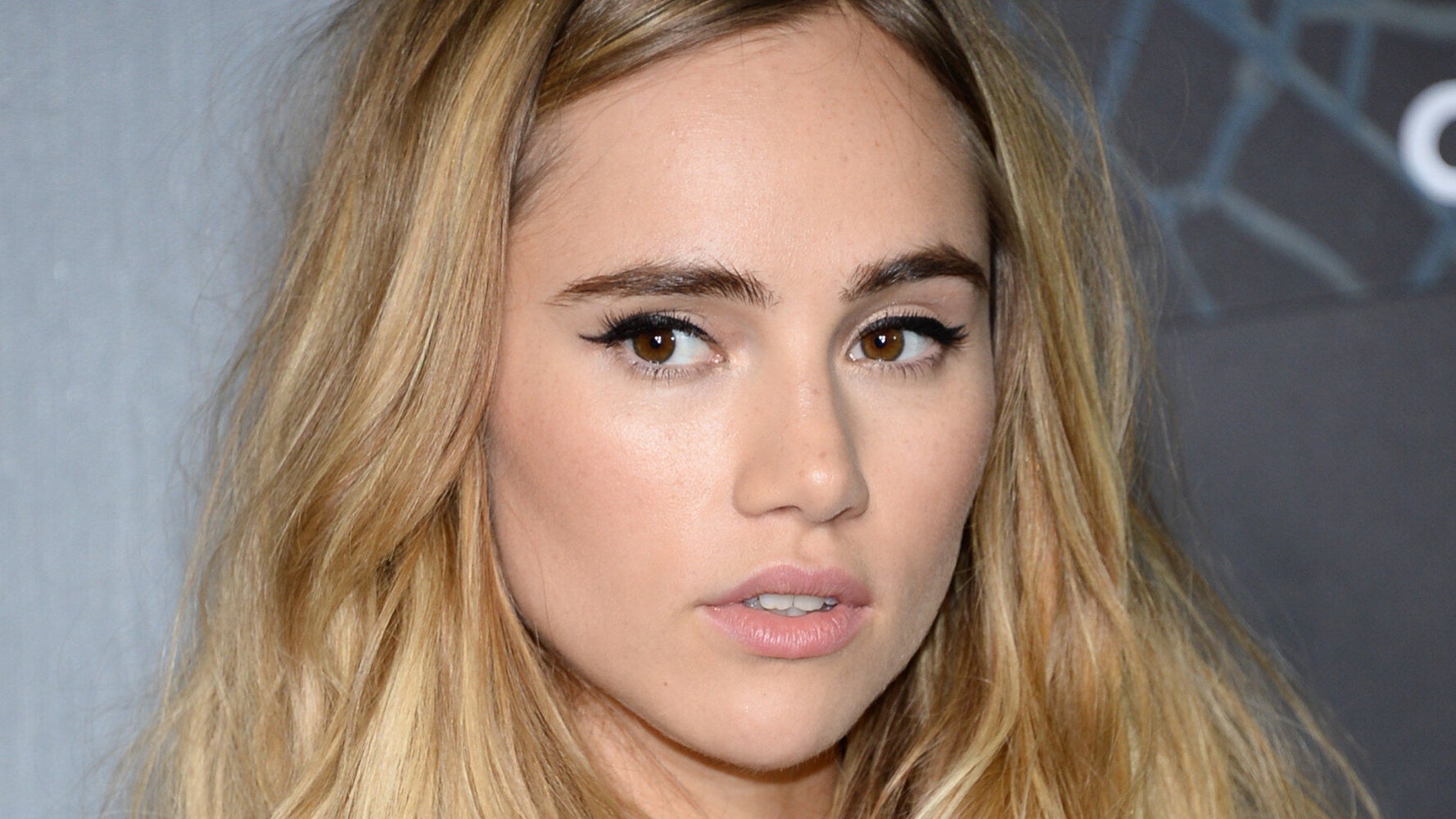 Suki Waterhouse's Baby Doll Makeup Tutorial For Spring Suki Waterhouse's Baby Doll Makeup Tutorial For Spring