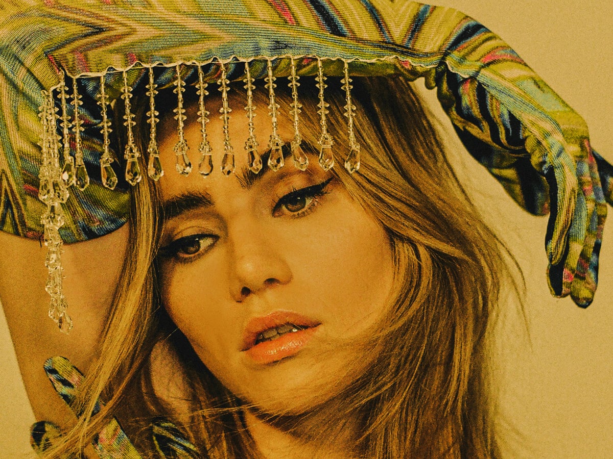 Suki Waterhouse's Fresh Spring Baby Doll Makeup Suki Waterhouse's Fresh Spring Baby Doll Makeup