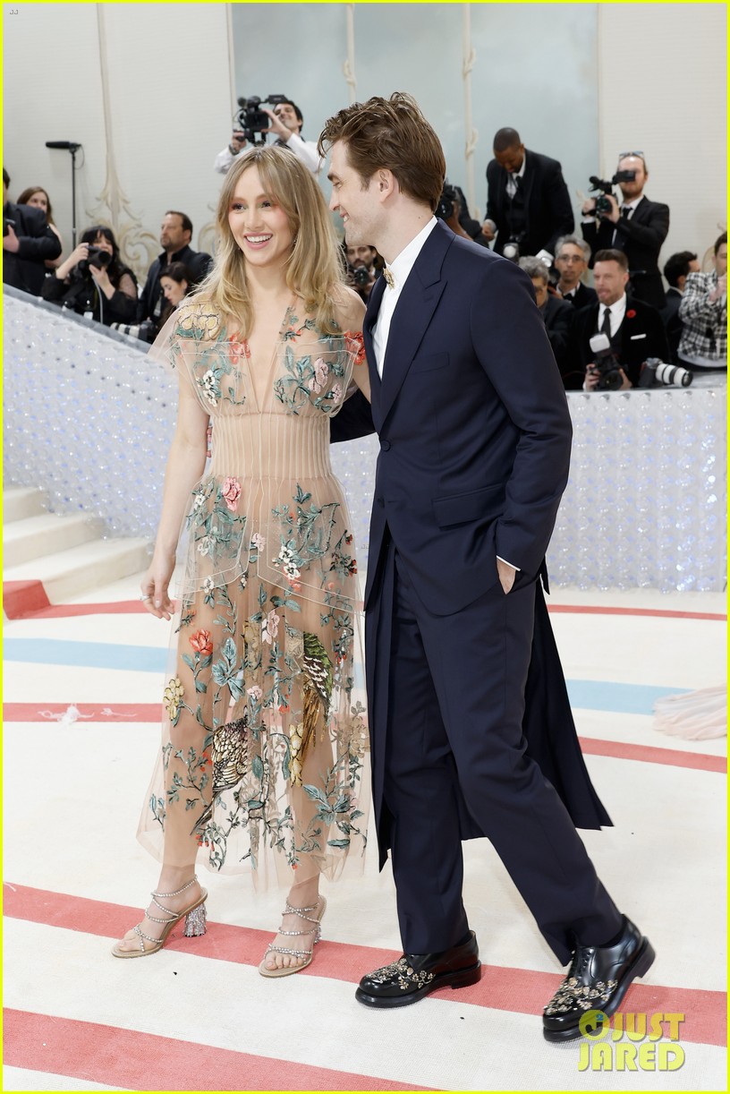Suki Waterhouse's Met Gala 2025 Appearance: Tuxedo Dress And Sideboob Suki Waterhouse's Met Gala 2025 Appearance: Tuxedo Dress And Sideboob
