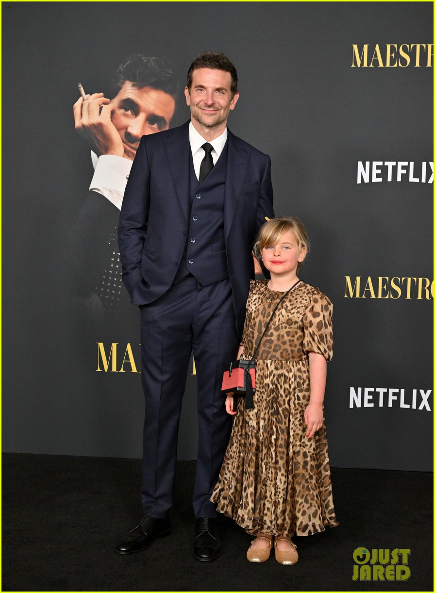 Super Bowl 2025: Bradley Cooper And Daughter Lea Twin In Green Super Bowl 2025: Bradley Cooper And Daughter Lea Twin In Green