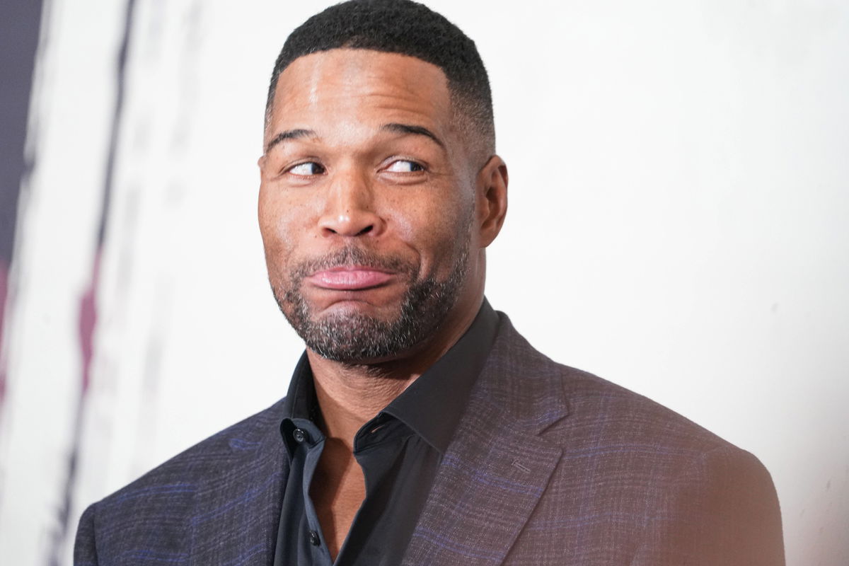 Susan Lucci Splashes Water On Michael Strahan: A Hilarious Moment Susan Lucci Splashes Water On Michael Strahan: A Hilarious Moment