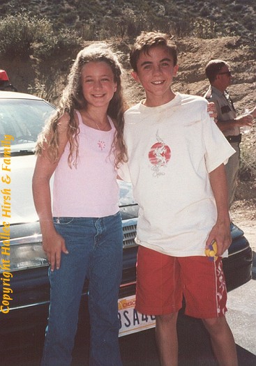 Sweet On-Set Photo: Frankie Muniz Reunites With Malcolm In The Middle Parents Sweet On-Set Photo: Frankie Muniz Reunites With Malcolm In The Middle Parents