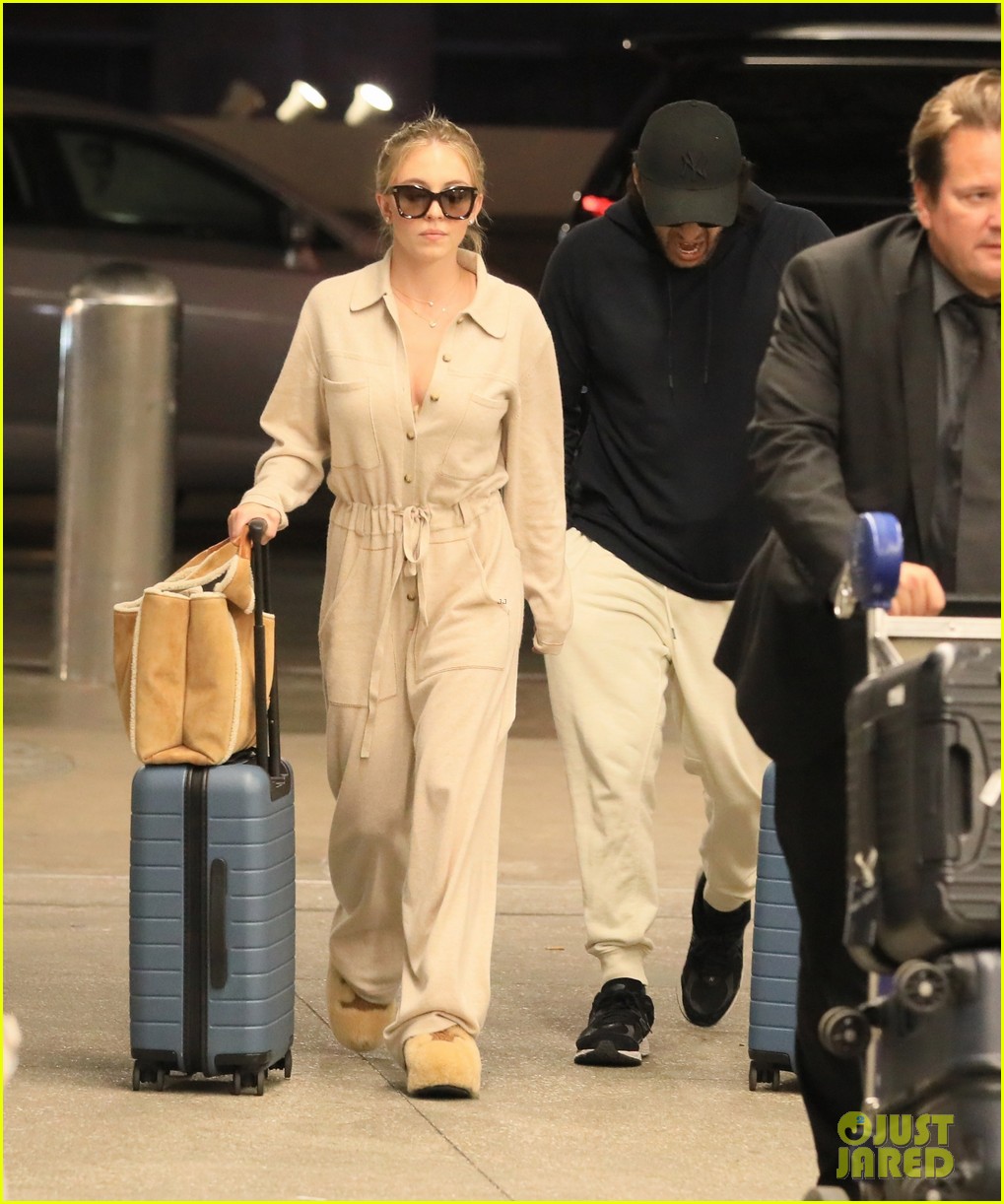 Sydney Sweeney And Jonathan Davino: Breakup Rumors Spark After Solo Hotel Stay Sydney Sweeney And Jonathan Davino: Breakup Rumors Spark After Solo Hotel Stay