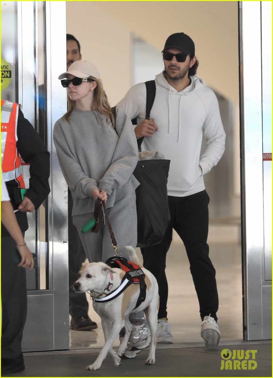 Sydney Sweeney And Jonathan Davino: Relationship Status Update After L.A. Sighting Sydney Sweeney And Jonathan Davino: Relationship Status Update After L.A. Sighting