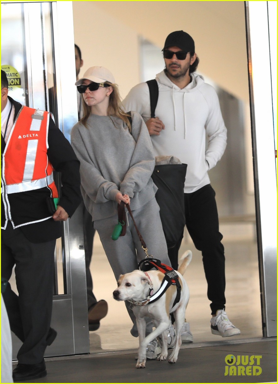 Sydney Sweeney's Wedding Plans With Jonathan Davino Reportedly Cancelled Sydney Sweeney's Wedding Plans With Jonathan Davino Reportedly Cancelled