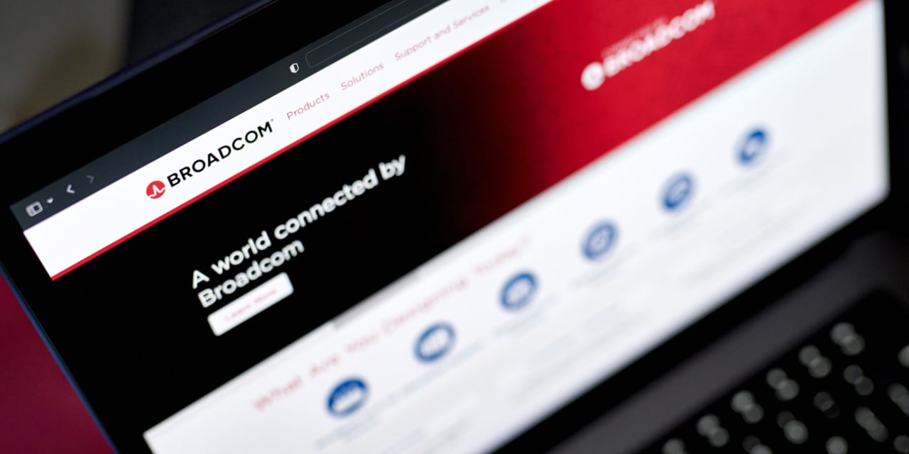 The Broadcom-VMware Deal: A 1,050% Price Hike Sparks Controversy The Broadcom-VMware Deal: A 1,050% Price Hike Sparks Controversy