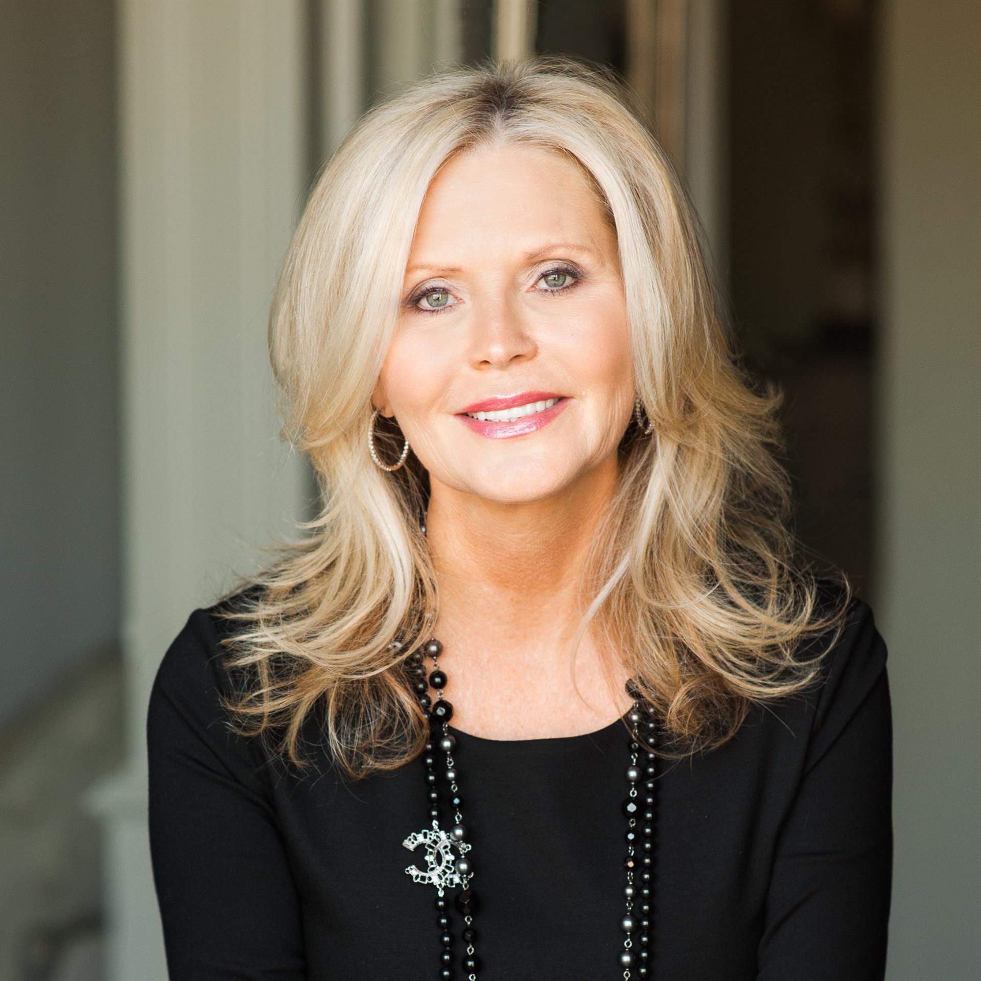 The Debbie Elliott Story: Journey And Influence The Debbie Elliott Story: Journey And Influence