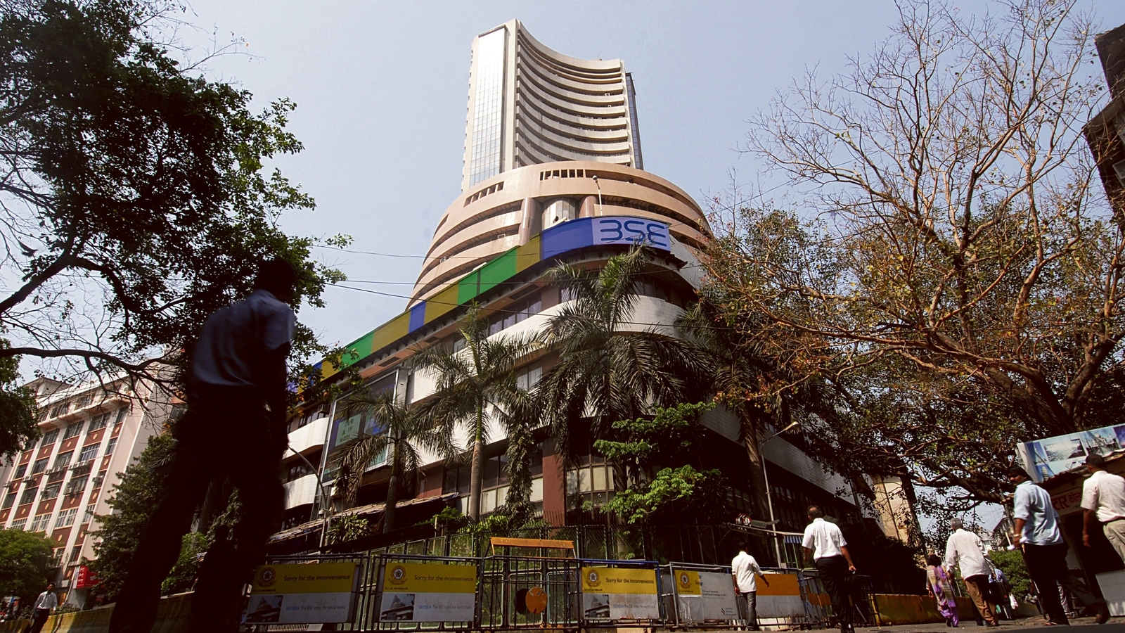 Today's Stock Market: Sensex, Nifty Close Above 18,500 And 61,500 Today's Stock Market: Sensex, Nifty Close Above 18,500 And 61,500