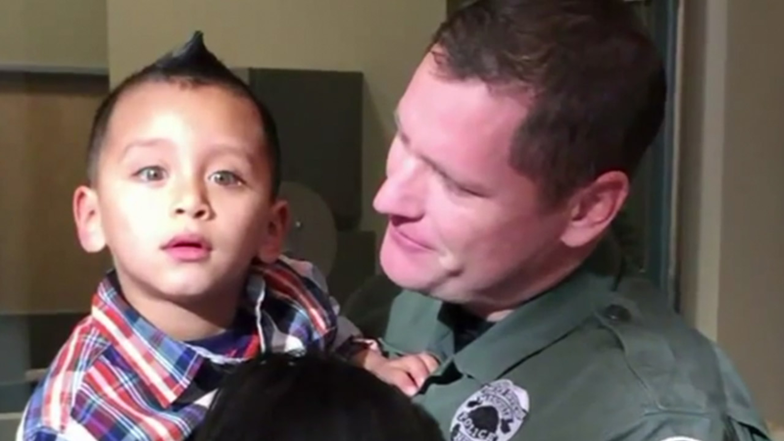 Toddler Choking On Tomato: Dramatic Police Rescue Caught On Bodycam Toddler Choking On Tomato: Dramatic Police Rescue Caught On Bodycam