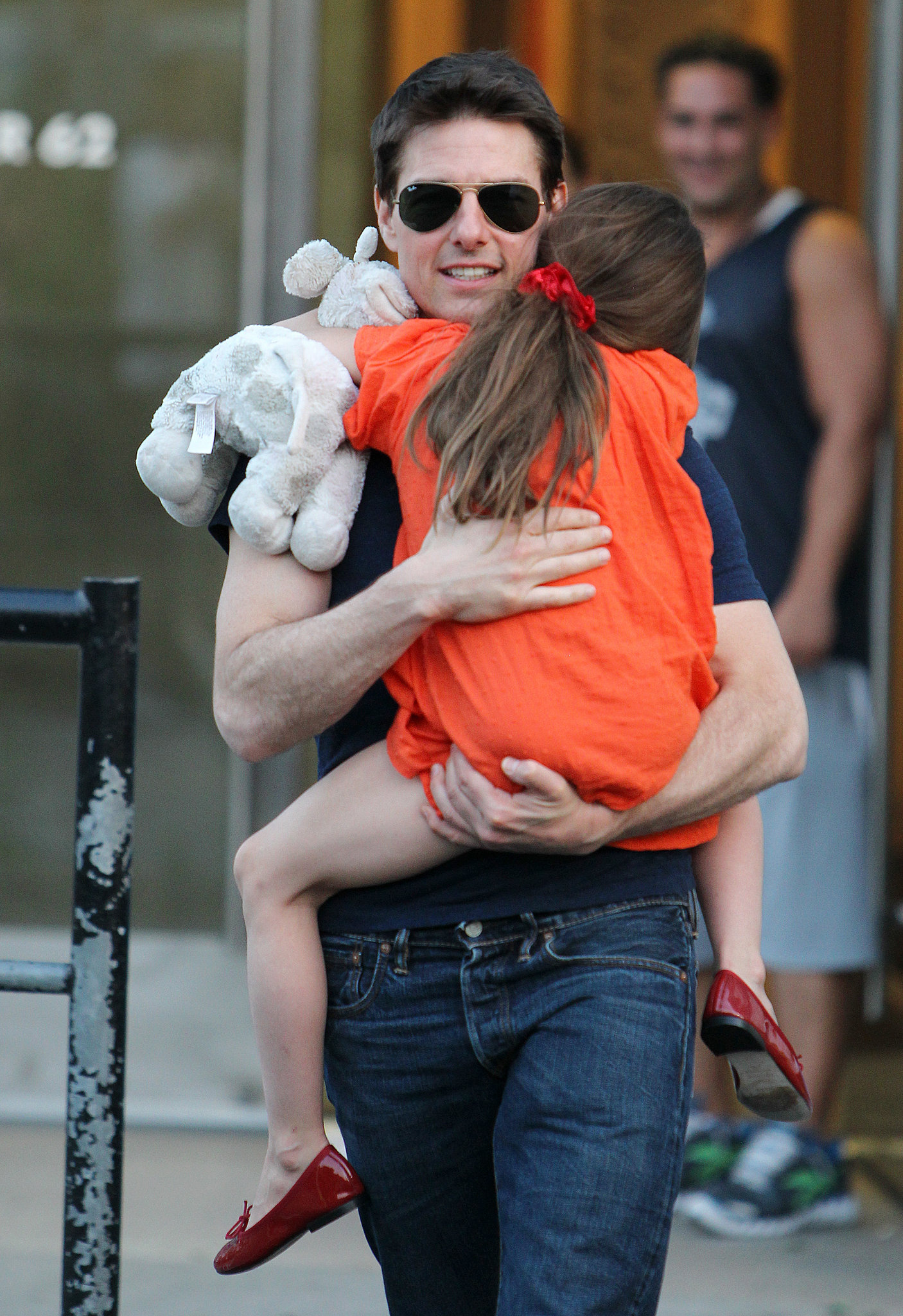 Tom Cruise And Suri Cruise: A Father's Unconventional Post-Birth Action Tom Cruise And Suri Cruise: A Father's Unconventional Post-Birth Action