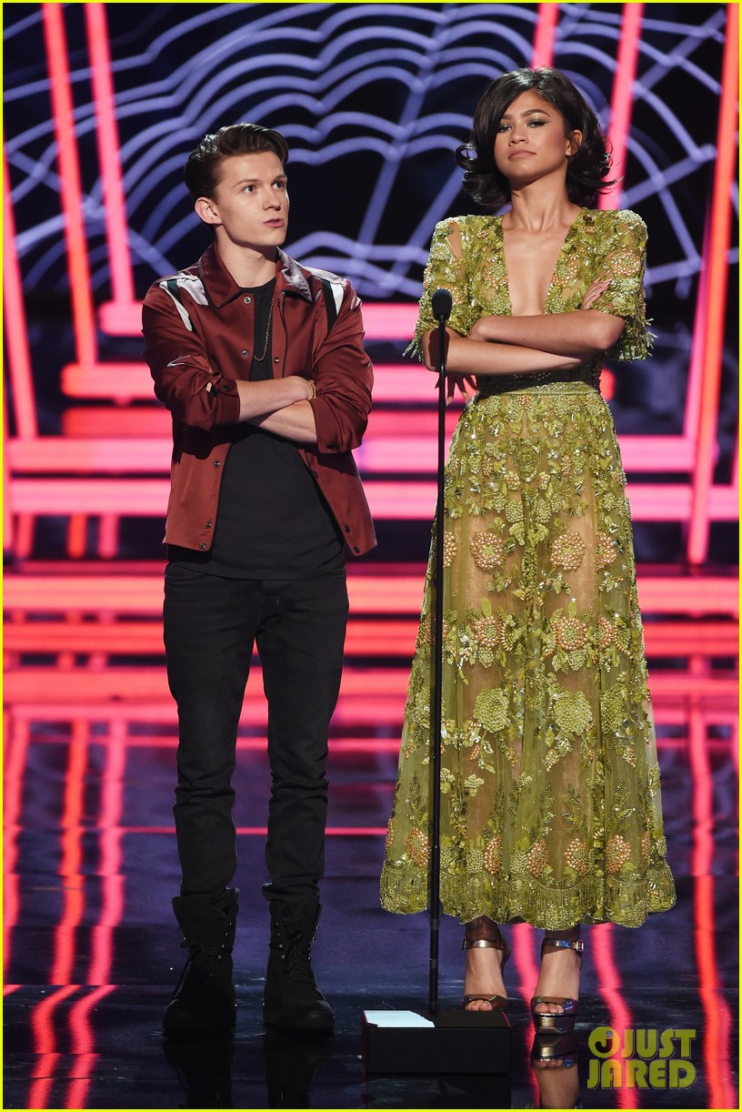 Tom Holland Visits Zendaya On Euphoria Set: First Appearance Since Engagement Tom Holland Visits Zendaya On Euphoria Set: First Appearance Since Engagement