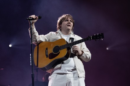 Tom Walker Charity Concert Features Surprise Guest Lewis Capaldi Tom Walker Charity Concert Features Surprise Guest Lewis Capaldi