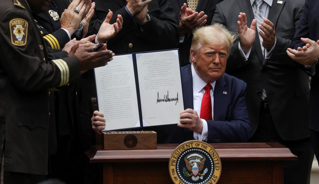Trump Firma Orden Ejecutiva Para Regular Ticketmaster Y La Reventa De Boletos Trump Firma Orden Ejecutiva Para Regular Ticketmaster Y La Reventa De Boletos